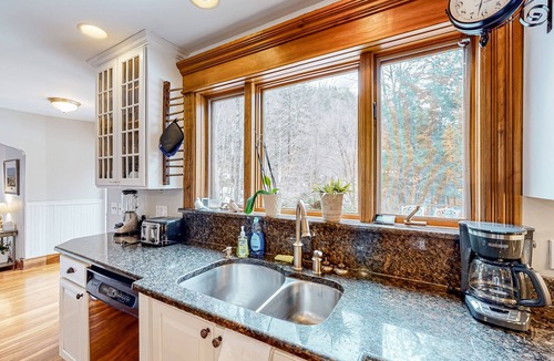 Jeffersonville House | Dog-friendly home on 10 acres with hot tub & views - steps to LV Rail Trail