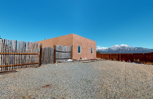 El Prado House | Dog-friendly pueblo on 2 acres with amazing mountain views & kiva fireplace