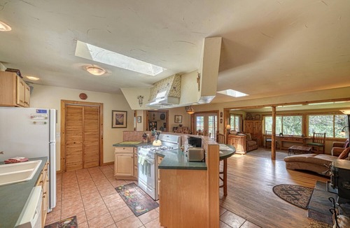 Howard Cabin | Dog Friendly- Star Mesa!