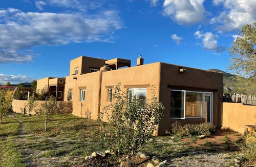 Arroyo Seco Apartment | Dog-friendly studio with mountain/beautiful sunset views and AC