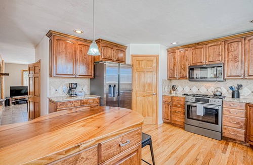Angel Fire House | Dog-friendly villa with mountain-views, enclosed yard, grill, and washer/dryer