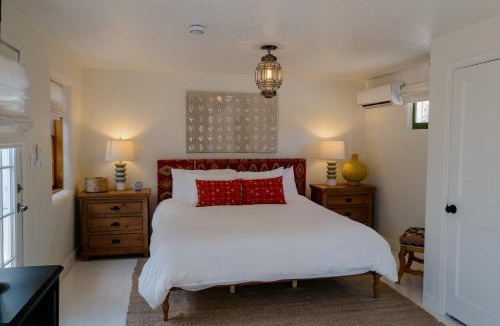Downtown Santa Fe House | Dos Hermanas Casita 1 Downtown Courtyard
