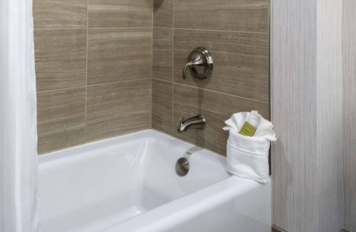 Burlington Hotel | DoubleTree by Hilton Burlington Vermont