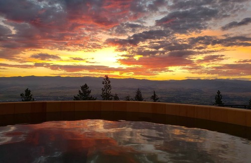 Hamilton Ski Chalet | Downing Mountain Lodge
