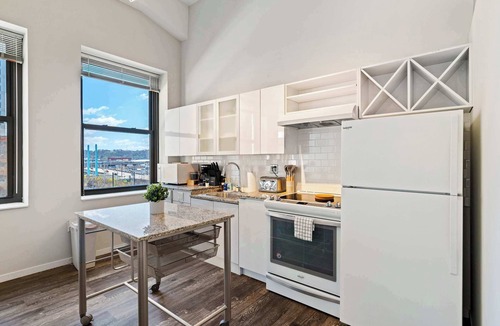 Downtown Cincinnati Apartment | Downtown Apt with Pool, Parking near stadiums
