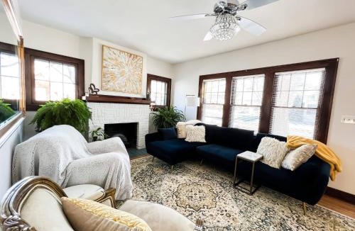 La Crosse House | Downtown Boho Home wOffice Yoga StudioKing Bed