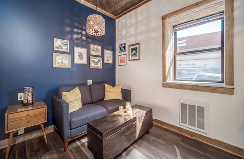 Prescott House | Downtown Gem: King Bed~Fireplace~Sofa