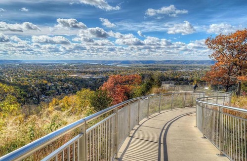 Historic Downtown La Crosse Apartment | Downtown La Crosse 3-Bedroom Retreat