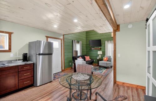 Somerset House | Downtown Modern Arts District Loft with Boat Parking