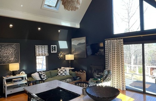 Manchester Center Cabin | Dragonfly Cottage -Luxurious Mountain View A-Frame -quiet street close to town.