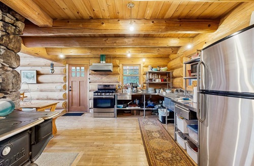 Franconia House | Dreamy, dog-friendly cabin home near Cannon Mountain Ski Resort