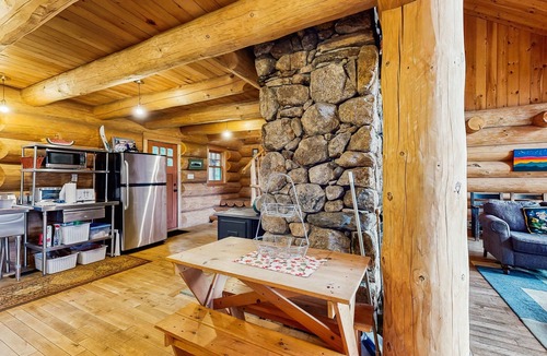 Franconia House | Dreamy, dog-friendly cabin home near Cannon Mountain Ski Resort