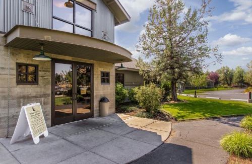 Redmond Ski Chalet | Eagle Crest Elegance