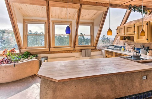 Valdez Cabin | Earthy Escape: Wood-Burning Sauna, Mtn View!