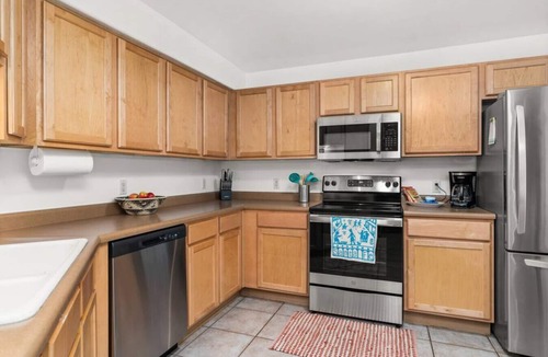 Southside House | Eclectic Condo 5-min to Meow Wolf