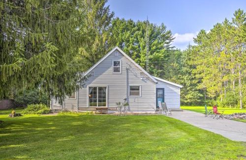 Ladysmith House | Eclectic Ladysmith Hideaway Hike and Hunt!