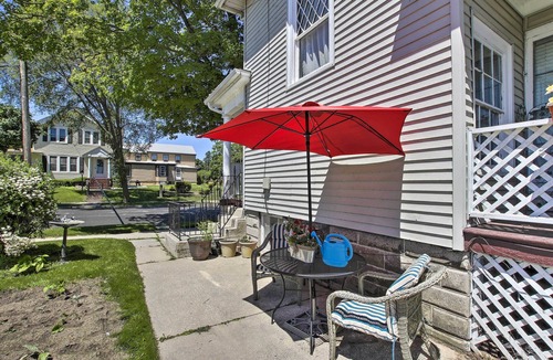 Manitowoc Apartment | Eclectic Manitowoc Vacation Rental Near Marina!