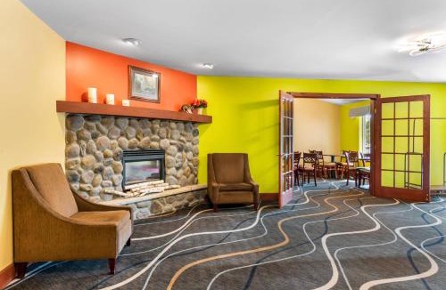 Eau Claire Hotel | Econo Lodge Inn & Suites