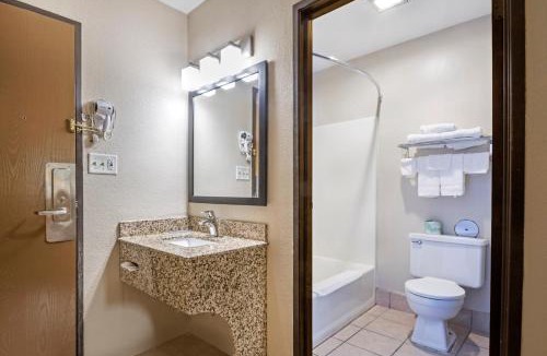 La Crosse Cabin | Econo Lodge La Crosse North