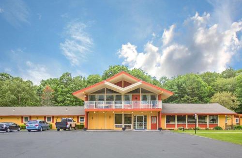 Manchester Center Cabin | Econo Lodge