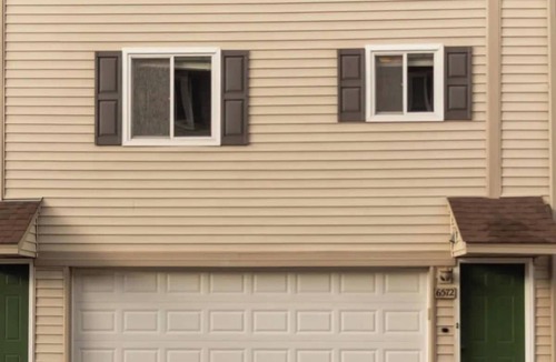 Eden Prairie House | EdenPrairie Townhome -Pool-Patio-beach-park-shop