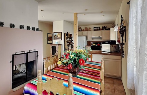 Las Campanas House | El Otro Tierra | Cozy Retreat, Mountain Views + Near Downtown