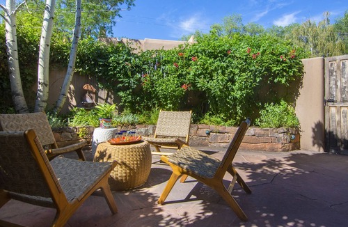 Northeast Santa Fe House | Elegant Home~ Easy walk to Plaza~ 2 king beds~2 full baths~