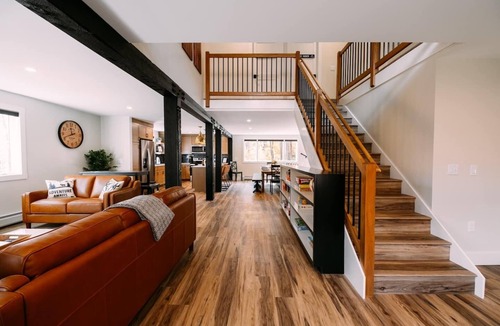 Waitsfield House | Ellen’s Edge~ Game Room~Home Theater~Hot Tub~Home Gym