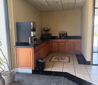 Maplewood Hotel | Emerald Inn