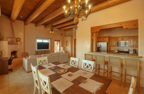 La Cienaga House | Encanto Casita steps away from Santa Fe Hot spring