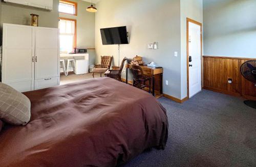 Downtown - Waterfront Hotel | Endion Station Inn by Heirloom Boutique Collection