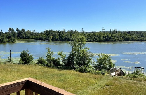 Cameron House | Enjoy a relaxing getaway on Prairie Lake in Cameron, WI