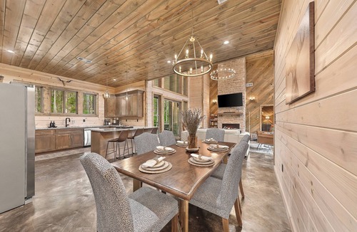Pickens Cabin | Entertainment Oasis: Putting Green, Pet Friendly, Firewood, Ride to ATV Trails