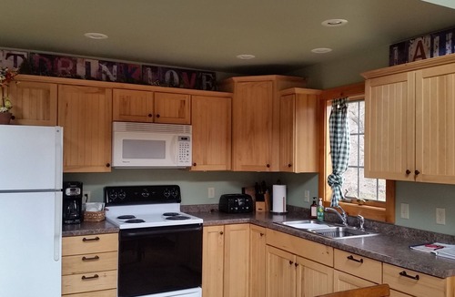 Cochrane House | Entire high-quality lodge well equipped and tranquil - See ALBINO deer!