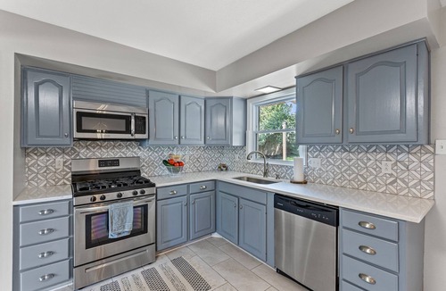 Lexington House | Entire Home Cozy Bluegrass Getaway, Walk to Fritz Farm & Near Keeneland