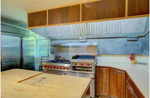 Stratton and Bromley Ski Areas House | Entire Hotel 50 Person Capacity Bromley View Inn