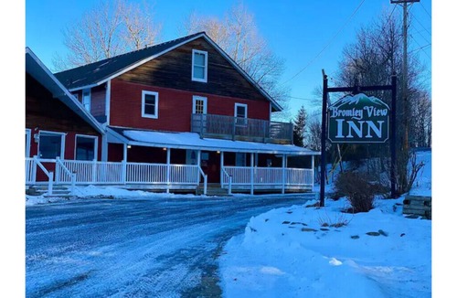 Stratton and Bromley Ski Areas House | Entire Hotel 50 Person Capacity Bromley View Inn