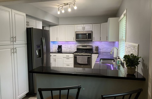 Richfield House | Entire House:Updated Urban Haven