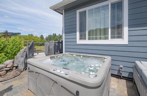 Philomath House | Entire house with basement Redtail Ridge Sleeps up 25 OSU Beaches PNW