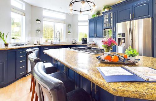 Philomath House | Entire house with basement Redtail Ridge Sleeps up 25 OSU Beaches PNW