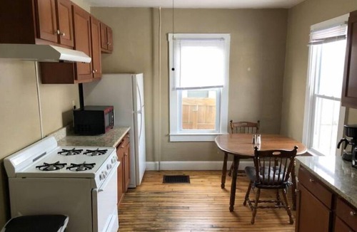 Highland Apartment | Entire Lovely Apartment minutes from airport!