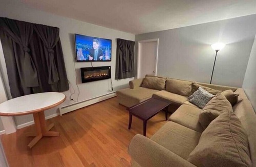 Westfield Apartment | Entire Place: 2bd/2ba/Kitchen/Living Room/Laundrynn