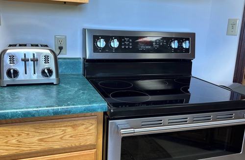 Keene Apartment | Entire private apartment suite in home with own entrance, views and private gym.