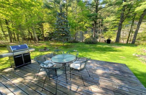 Jay House | Entire Rustic Farmhouse minutes from Jay Peak