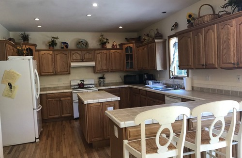 Zenda House | Escape the City: 5-Acre Country Retreat Near Geneva Lake.Private Nature Getaway!