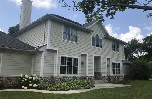 Zenda House | Escape the City: 5-Acre Country Retreat Near Geneva Lake.Private Nature Getaway!
