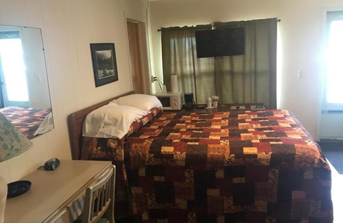 Town of Scriba Hotel | Evergreen Motel