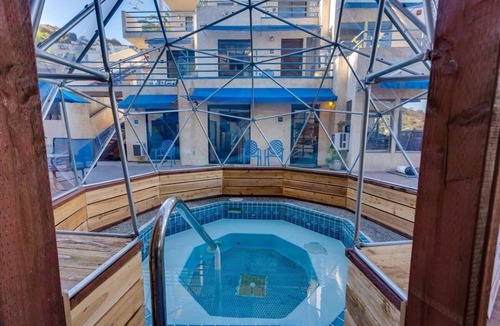 Avalon Hotel | Everything You Need for an Unforgettable Stay Is Right Here! Free Parking!