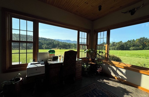 North Pole House | EXCLUSIVE Retreat- Red Dog Ranch- 120+ PRIVATE acres, Pet Friendly!
