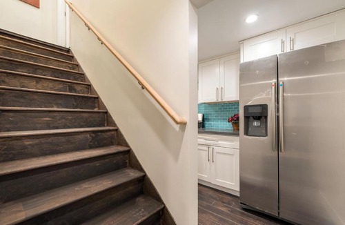 Oakland Apartment | Executive Stay Inn free parking